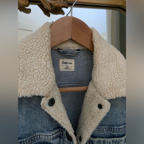 women’s jean jacket - Picture 2 of 2